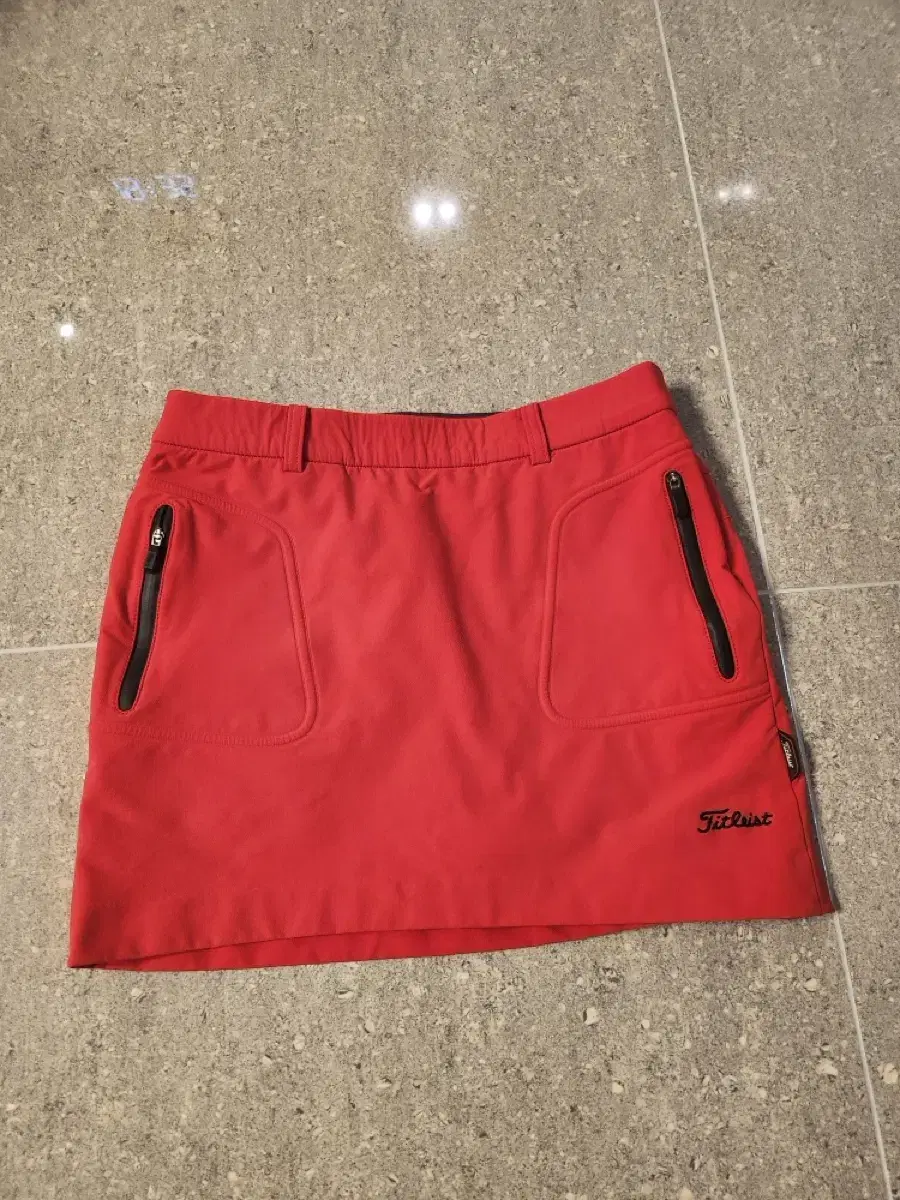 ゴルフ レディース タイトリスト スカート（レッド）Sサイズ Titleist(タイトリスト) レッド ゴルフ スカート タイトリストの